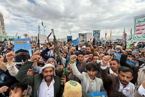 بسیج بیش از ۱۰۰ هزار نیروی یمنی؛ گزارش رویترز از تدارک حمله گسترده عربستان به حوثیها