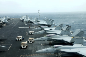 ترامپ: ناوگان عظیمی به سمت ایران در حرکت است و این کشور را از نزدیک رصد میکنم