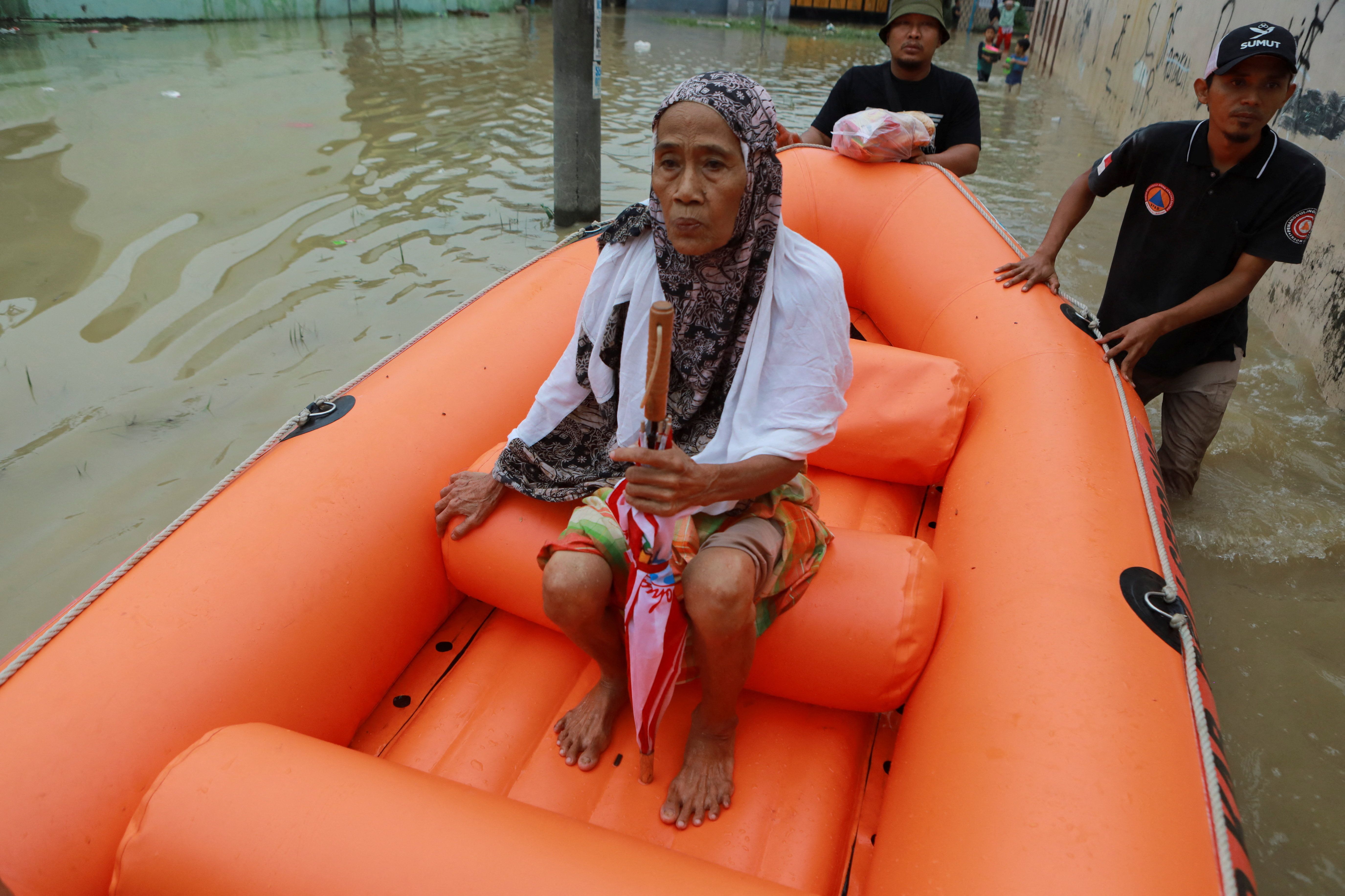 تلفات سیل‌ در جنوب‌ شرق آسیا به ۳۲۱ نفر افزایش یافت