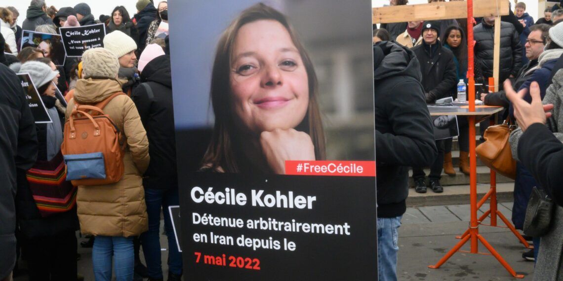 طالبت بالإفراج عن فرنسيين.. باريس تدين سياسة إيران المستمرة في "احتجاز الرهائن والابتزاز" 