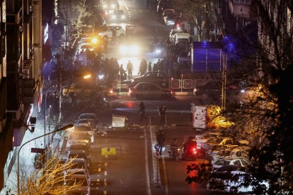 گزارشهای مردمی از برقراری «حکومت نظامی» در برخی از استانهای ایران حکایت دارد