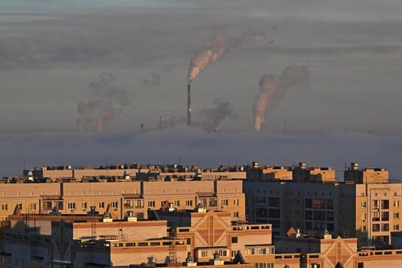 یک نیروگاه حرارتی و یک پالایشگاه نفت در شهر اُمسک روسیه، ۲۳ مهر