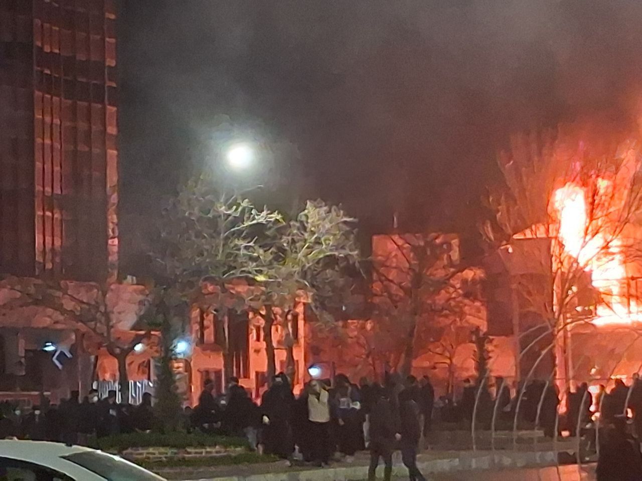 تایمز اسرائیل: کمک خارجی تنها امید مردم ایران است