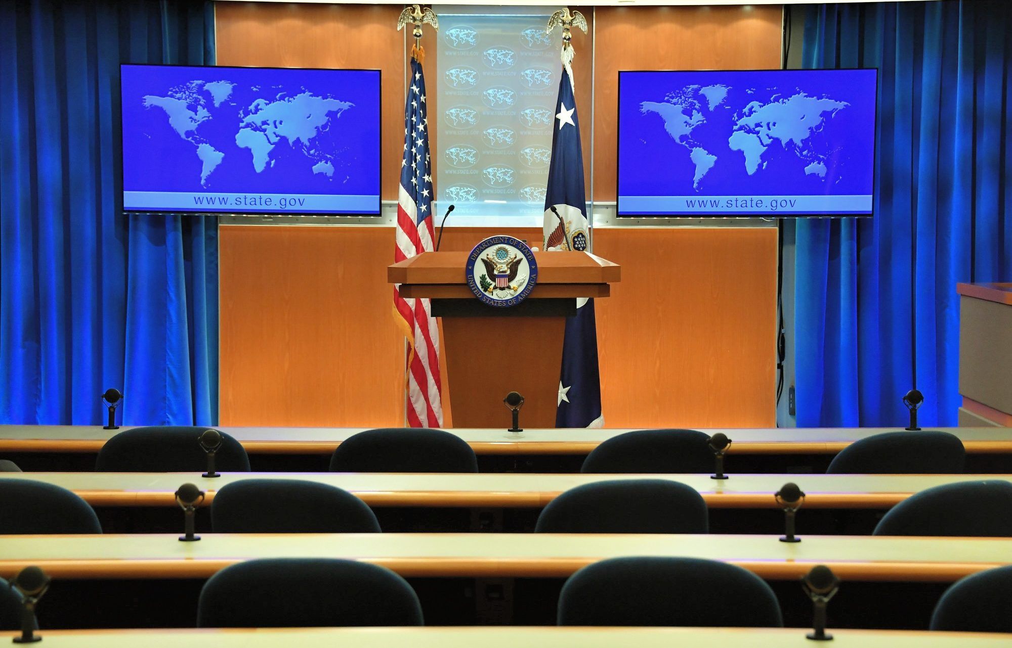 وزارت خارجه آمریکا: ما به حمایت و دفاع از حقوق مردم ایران در مقابل حکومت ادامه خواهیم داد