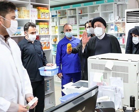 اعتراض انجمن داروسازان ایران به دخالت دولت رئیسی در بازار دارو و تضعیف داروخانه‌های خصوصی