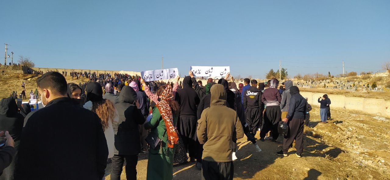 برپایی چهلم کشته‌شدگان جوانرود؛ نیروهای حکومتی به مردم معترض حمله کردند