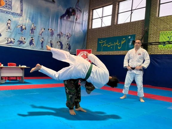 دورات في الدفاع عن النفس لحماية الطواقم الطبية الإيرانية من المرضى