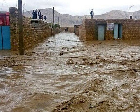 نماینده سیستان و بلوچستان در مجلس: بر اثر سیلاب خانههای مردم داخل آب است و راهها قطع شده