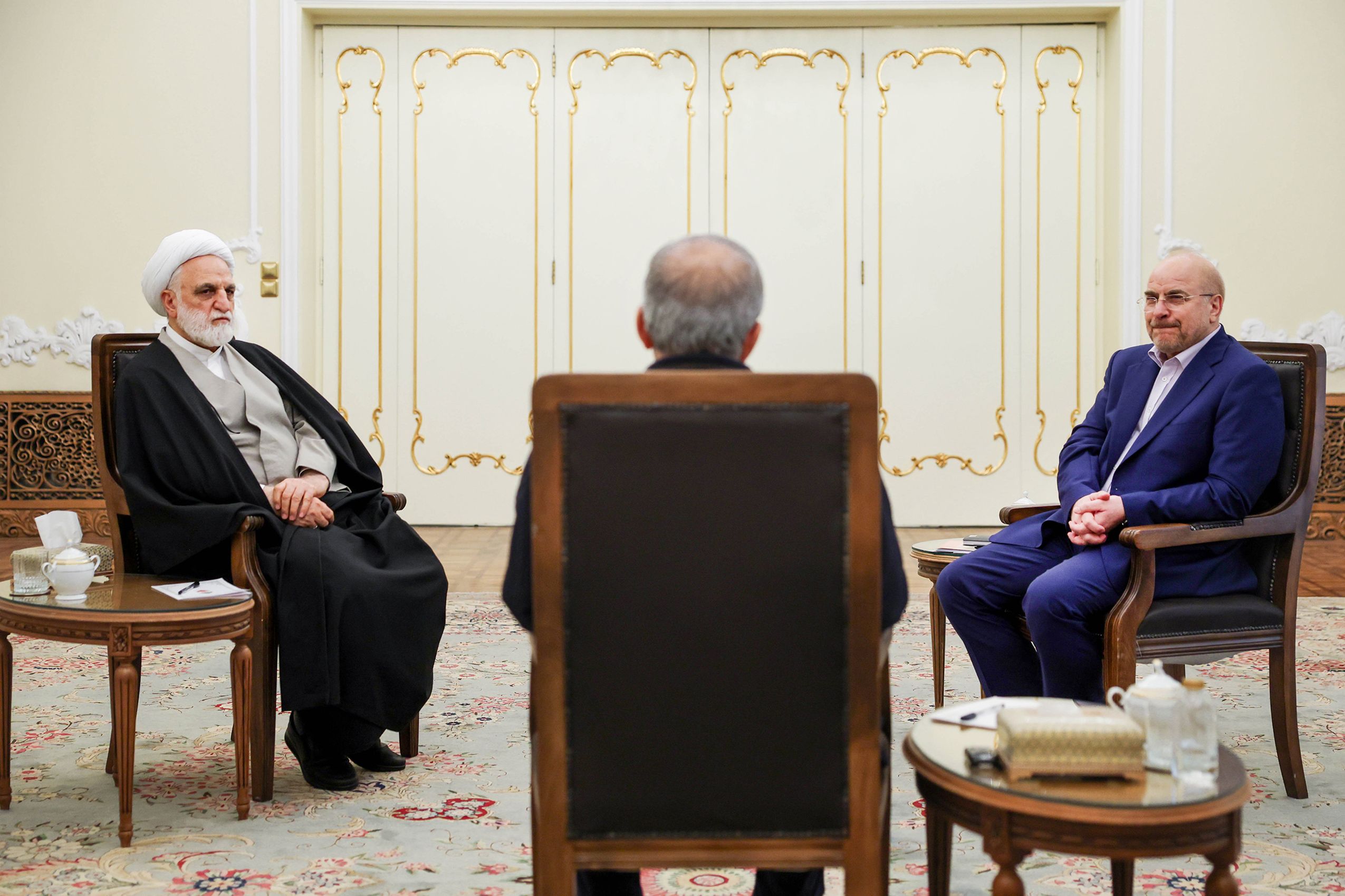 Rival factions in Iran condemn Pezeshkian’s record at 100-day mark