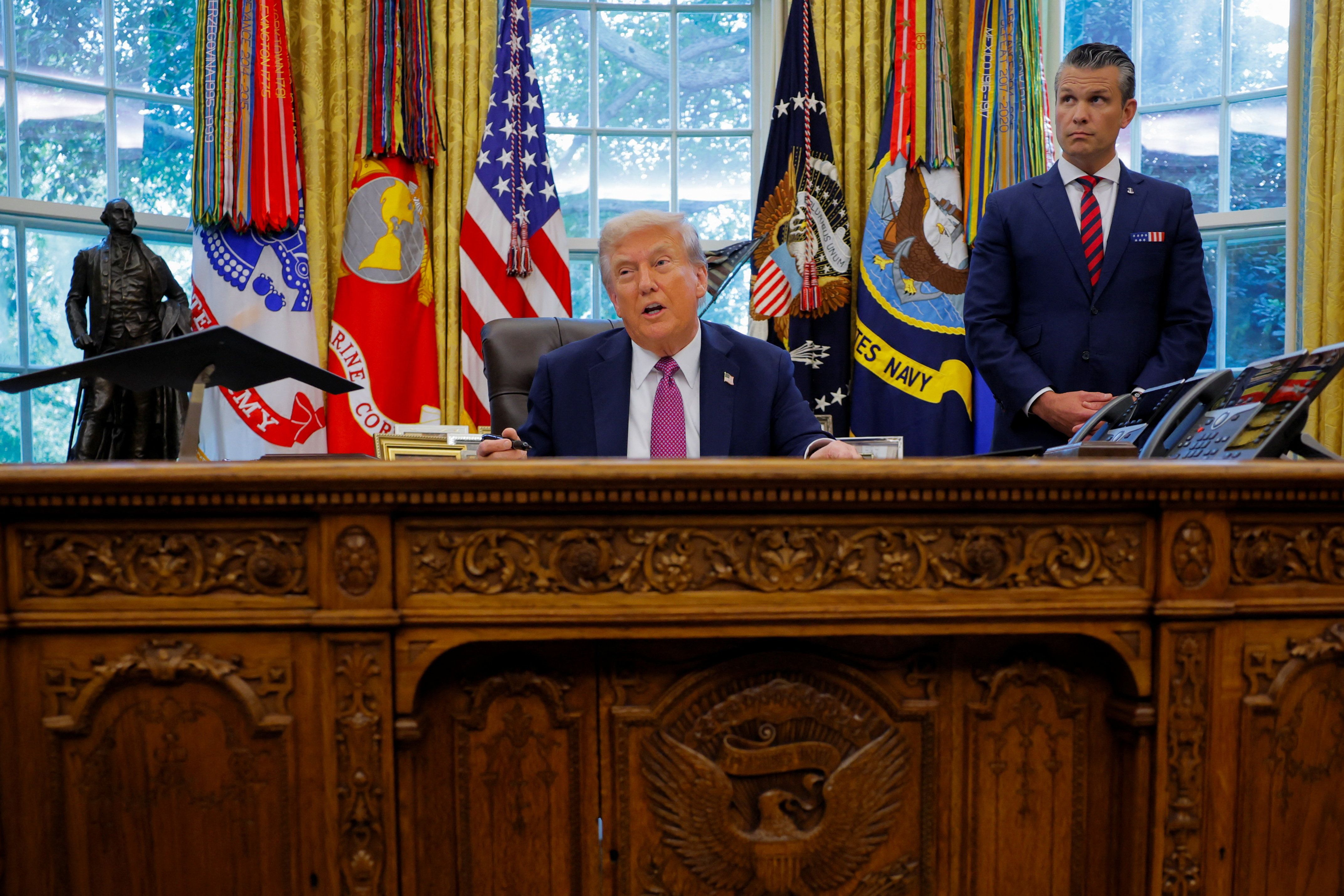 ترامپ هم‌زمان با موفق خواندن حمله به ایران، نام وزارت دفاع را به وزارت جنگ تغییر داد