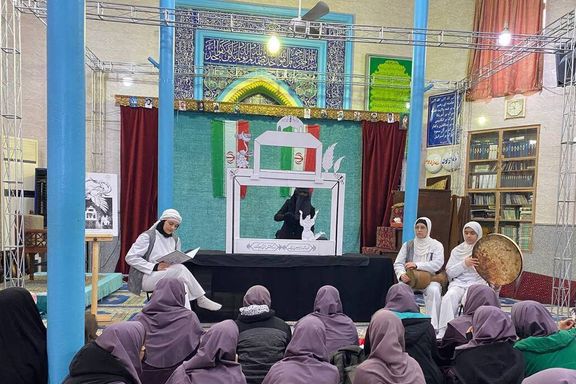 اجرای تئاتر «زال و سیمرغ» در مسجدی در تهران