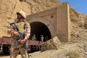 ارتش پاکستان از کشتن ۵۰ فرد مسلح اسلامگرا در مرز افغانستان خبر داد