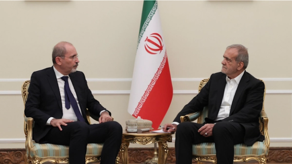 دیدار ایمن الصفدی، وزیر امور خارجه اردن و مسعود پزشکیان، رییس دولت جمهوری اسلامی، تهران، ۱۴ مرداد