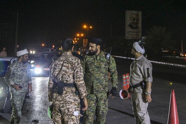 دستکم دو جوان در ایستهای بازرسی در مازندران و اصفهان کشته شدند