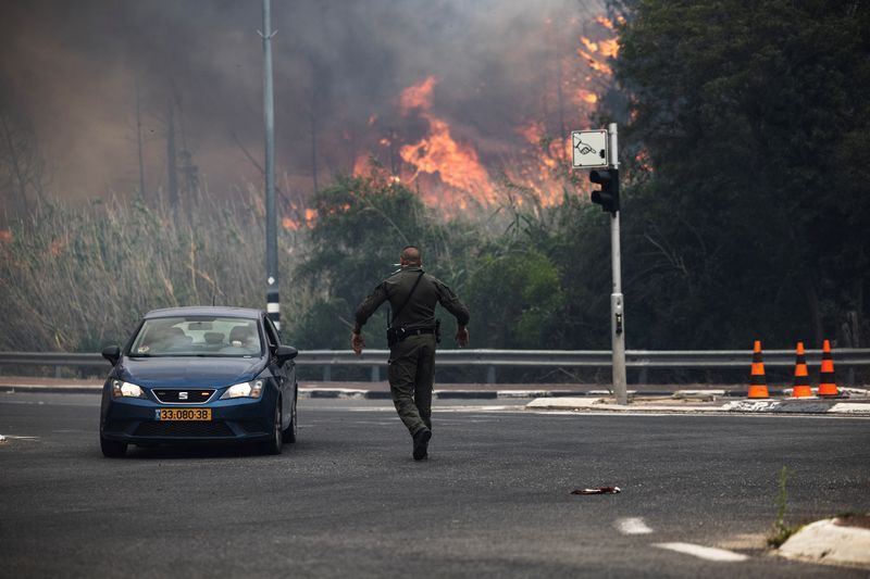 آتش‌سوزی بی‌سابقه در اطراف اورشلیم موجب تخلیه برخی از شهرک‌ها و مسدود‌شدن جاده‌های اصلی شد