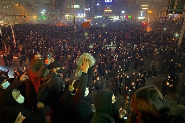 Mass killings reported as security forces use live fire on Iran protesters