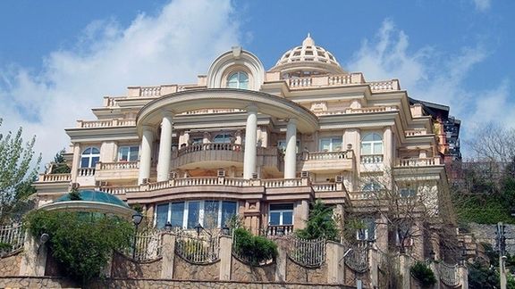 A luxurious mansion in Tehran rented out only in US dollars. Undated
