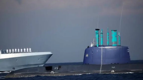 زیردریایی اسرائیلی در آبهای بندر حیفا در دریای مدیترانه