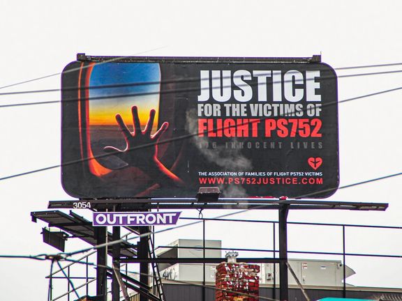 به مناسبت دومین سالگرد سرنگونی هواپیمای اوکراینی، دو بیلبورد در مرکز شهر تورنتو نصب شد