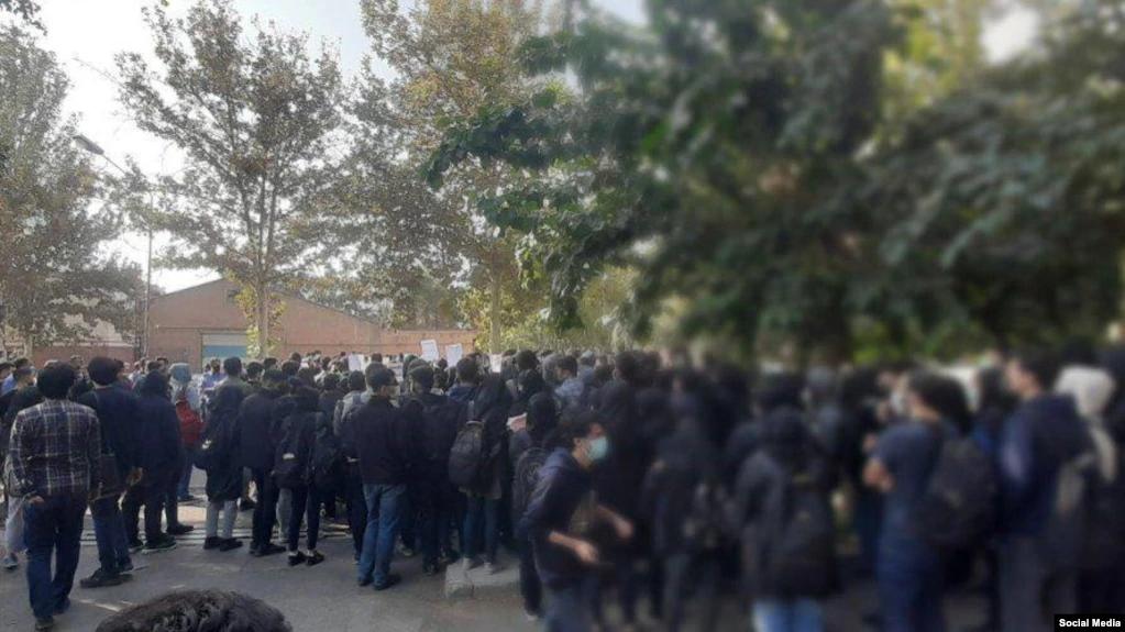 Alumni Denounce Professors’ Call For Suppressing Students