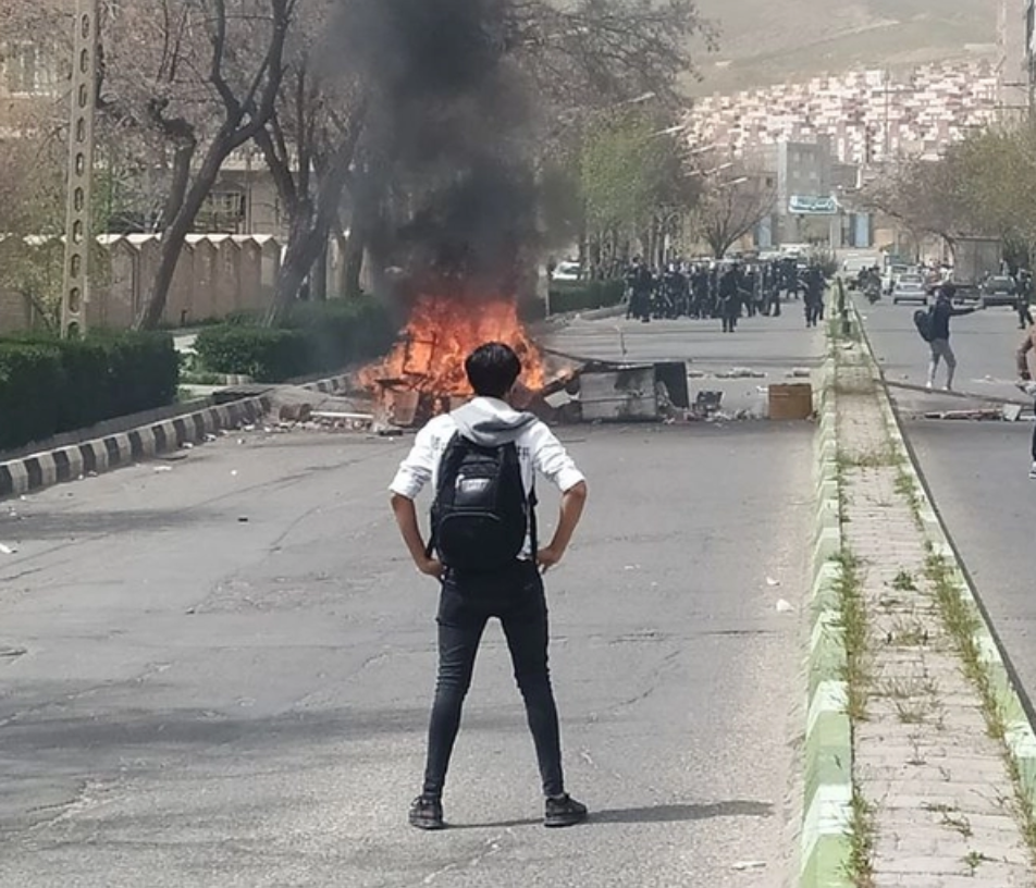 منظمتان طلابيتان تتهمان النظام الإيراني بالهجوم على المدارس وتطالبان باستمرار الانتفاضة