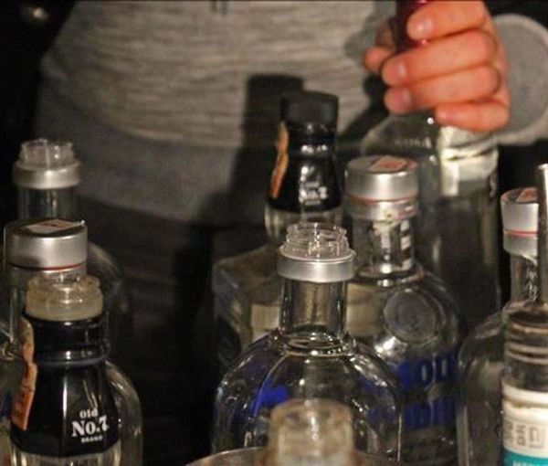 ضحايا الكحول المغشوش شمالي إيران يصل إلى 17 وفاة.. واثنان في الجنوب حالتهما حرجة