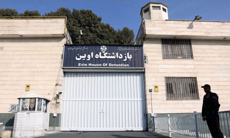 "فارس": المعتقلون السياسيون بسجن "إيفين" لم يصابوا بأذى في الهجوم الإسرائيلي 