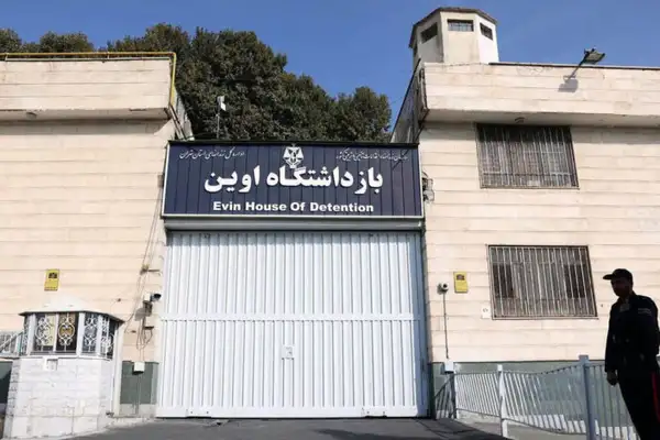 گارد ویژه به بند زنان اوین یورش برد، دو زندانی به انفرادی منتقل شدند