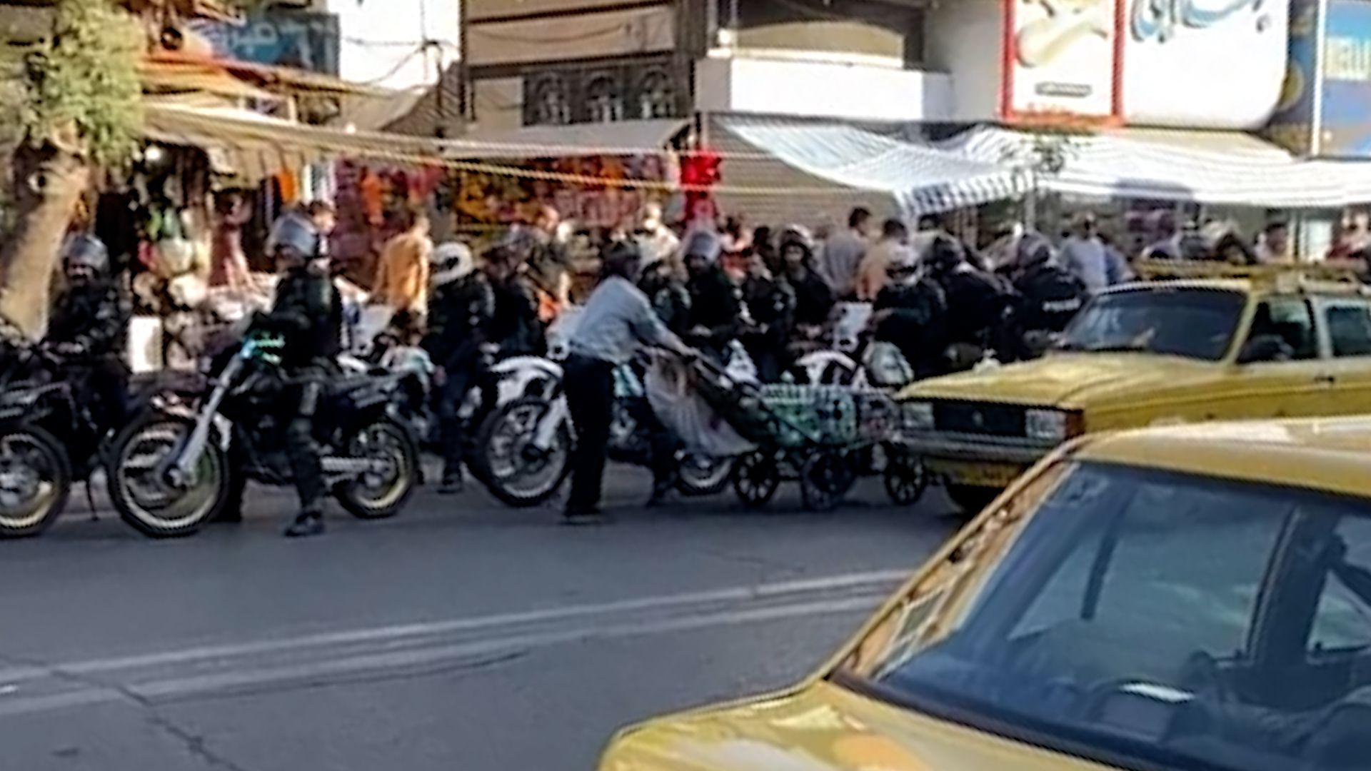 موجة اعتقالات للمحتجين في إيران على جفاف بحيرة أرومية