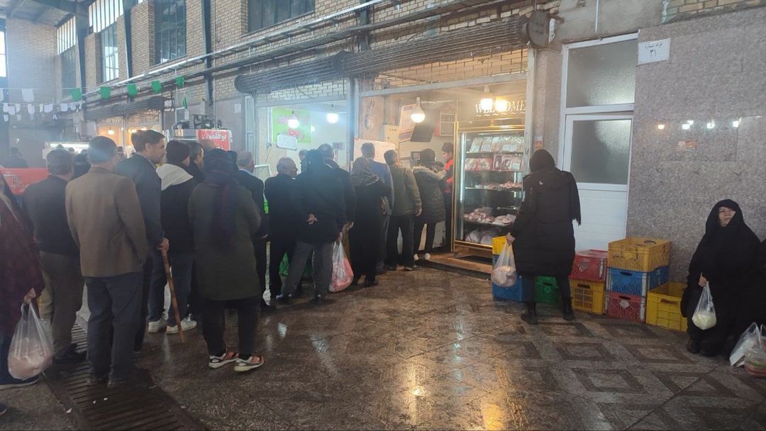 قیمت‌ بالای اقلام اساسی خوراکی و فشار اقتصادی بر ایرانیان در آخرین روزهای ۱۴۰۲