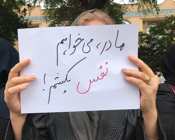 ناشطات إيرانيات يطالبن بتشكيل "خلية أزمة" حول أحداث تسمم الطالبات في إيران