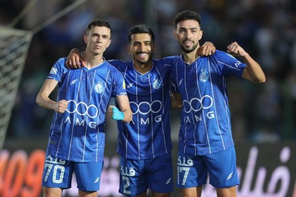 استقلال ۳-۱ آلومینیوم؛ روزهای خوش صدرنشینی، استقلالیها شعار قهرمانی سر دادند