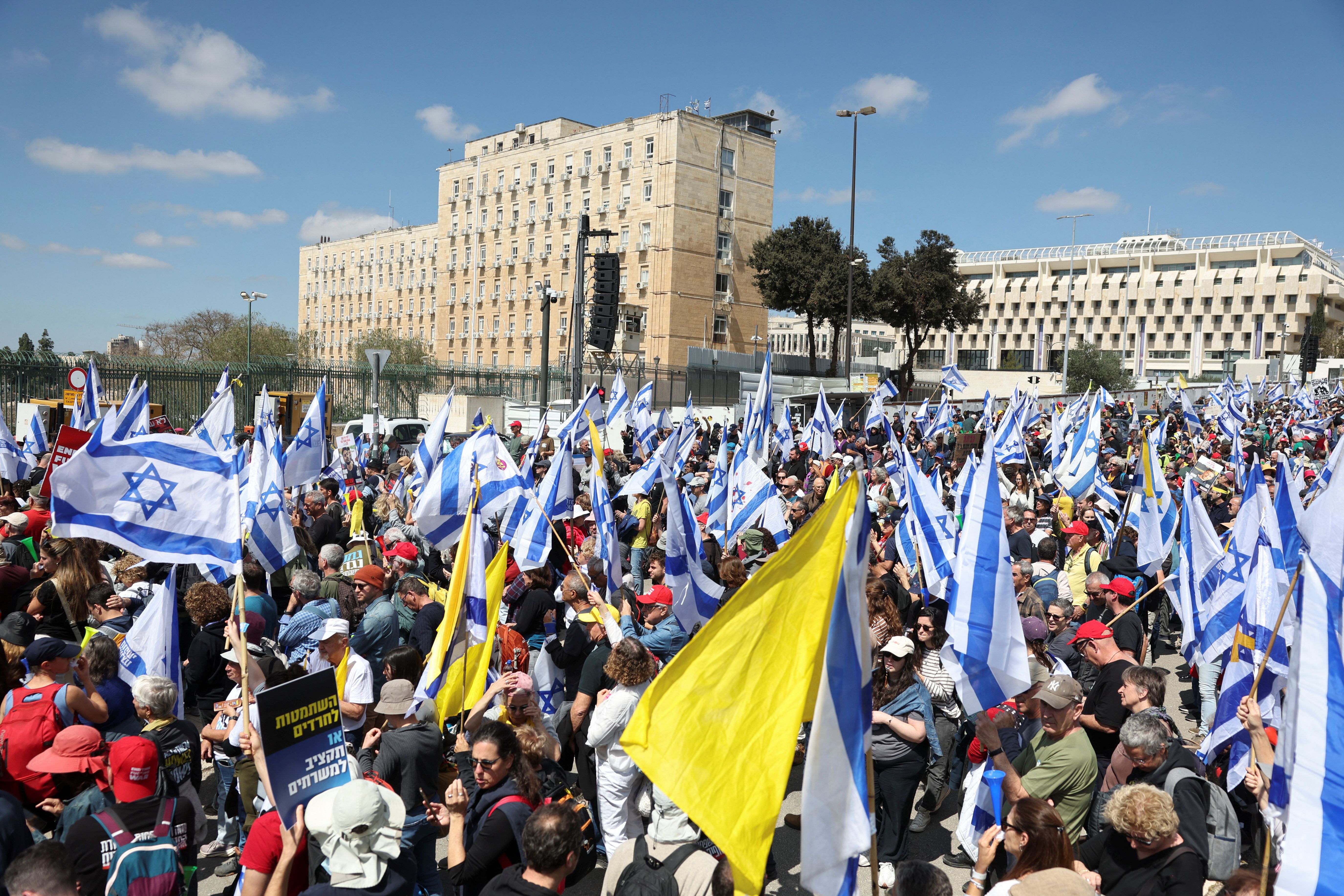 ششمین روز تظاهرات در اسرائیل در اعتراض به برکناری رییس‌ شین‌بت و دادستان کل