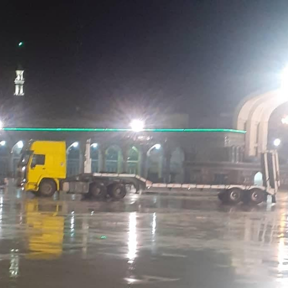 رسانههای ایران: راننده تریلری که پس از شکستن در وارد محدوده مسجدجمکران شده بود بازداشت شد