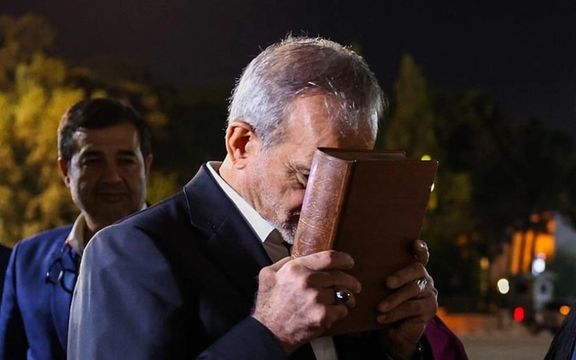 محلل سياسي إيراني: "المصالحة الوطنية" ستفشل إذا لم يقم الرئيس بإصلاحات سياسية واقتصادية