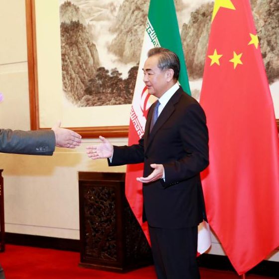 چین: از منافعمان در رابطه با ایران دفاع میکنیم؛ هشداری مبنی بر تحریم نفت ایران از آمریکا نگرفتهایم