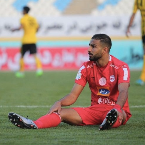 رياضيون ومنظمات دولية يحتجون على احتمال إعدام النظام الإيراني لاعبا سابقا لكرة القدم