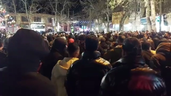 الجمعية المهنية للمعلمين في "كرمانشاه" بإيران تدعم الاحتجاجات الشعبية