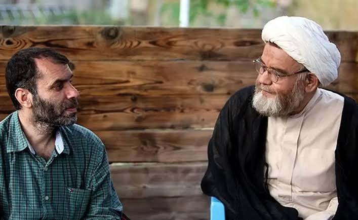 اکبر عبدی در کنار مسعود ده‌نمکی از چهره‌های شناخته شده گروه‌های فشار در دهه هفتاد که بعدها به فیلم‌سازی روی آورد