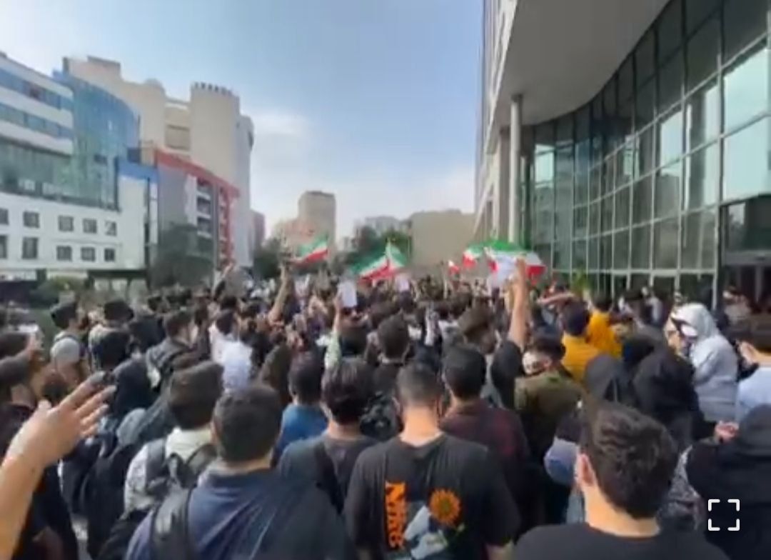 عشية "أربعينية" مهسا أميني.. استمرار الاحتجاجات الطلابية في مختلف الجامعات الإيرانية