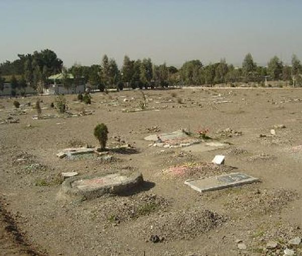 تکرار جلوگیری از خاکسپاری بهائیان در آرامستان‌ مخصوص آنان و اصرار بر دفن اجباری در خاوران