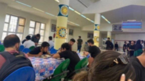 دانشجویان دختر و پسر دانشگاه گیلان تفکیک جنسیتی سلف غذاخوری را با حضور همزمان شکستند