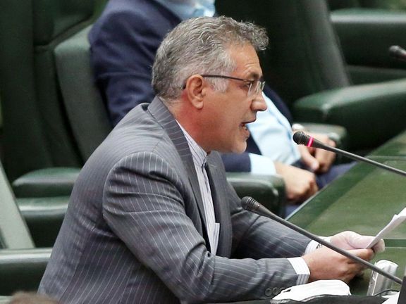 نماینده مجلس: آقای وزیر،کاهش سرعت اینترنت به مشاغل آسیب زده، پایتان را از روی سیم بردارید