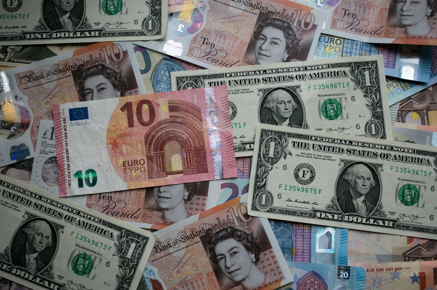 ارزش پوند بریتانیا نسبت به دلار آمریکا به پایین‌ترین سطح خود از سال ۱۹۸۵ رسید