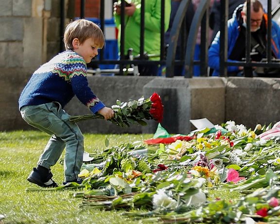 ادای احترام به شاهزاده فیلیپ، همسر ملکه بریتانیا در پی درگذشت او