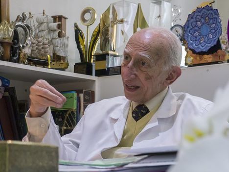 داریوش فرهود، پژوهشگر ۸۵ ساله با تایید بازداشت خود گفت او را ۲۶ ساعت نگه داشتهاند