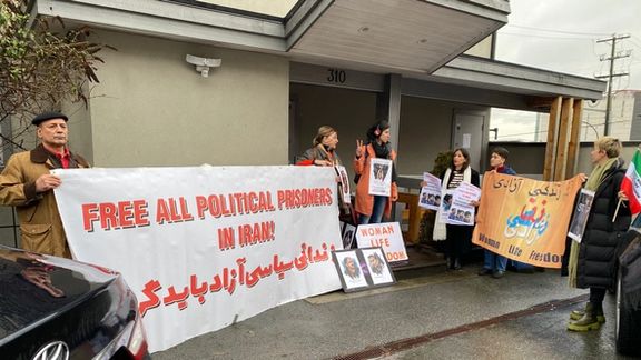 ایرانیان ونکوور با حضور در دفتر یک نماینده پارلمان، خواستار تروریست شناختن سپاه شدند