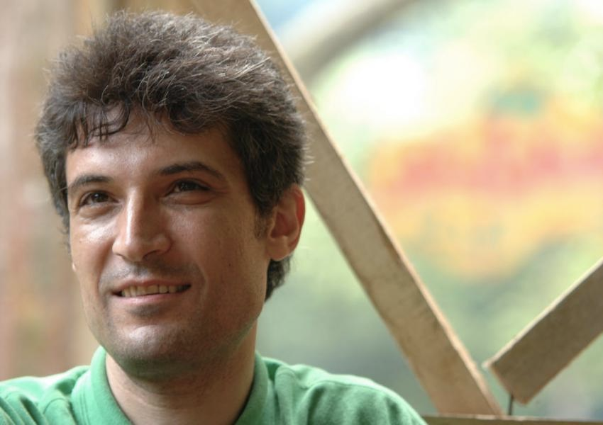 اجتناب فرهاد میثمی از خوردن غذا؛ درخواست فعالان مدنی برای پایان بازداشت و قتل‌‌های حکومتی