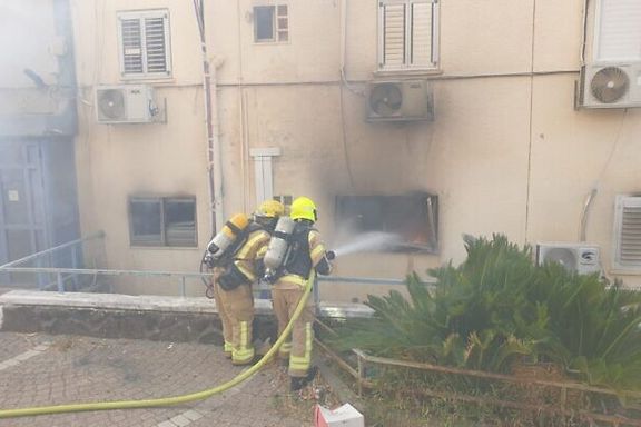 آتش گرفتن چند خانه پس از حمله موشکی حزبالله به حیفا، چهارشنبه ۱۸ مهر