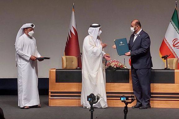 Iranian road minister Rostam Ghasemi and his Qatari counterpart Jassim bin Saif Al-Sulaiti. April 11, 2022
